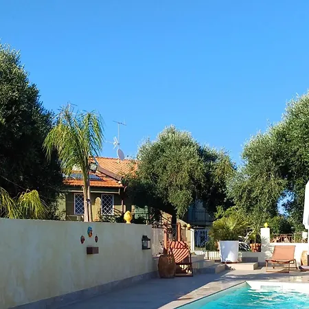 Peiranze144 Bed & Breakfast 3*